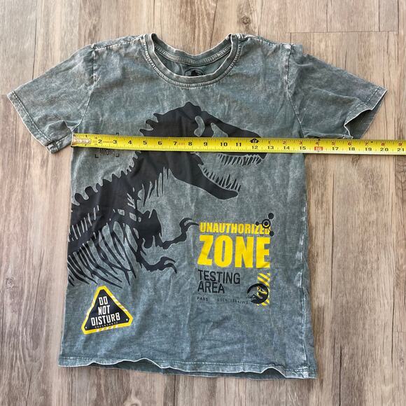 Jurassic World Boy's Tee Size Large Dark Green Washed Pre-owned Organic Cotton - Picture 5 of 6